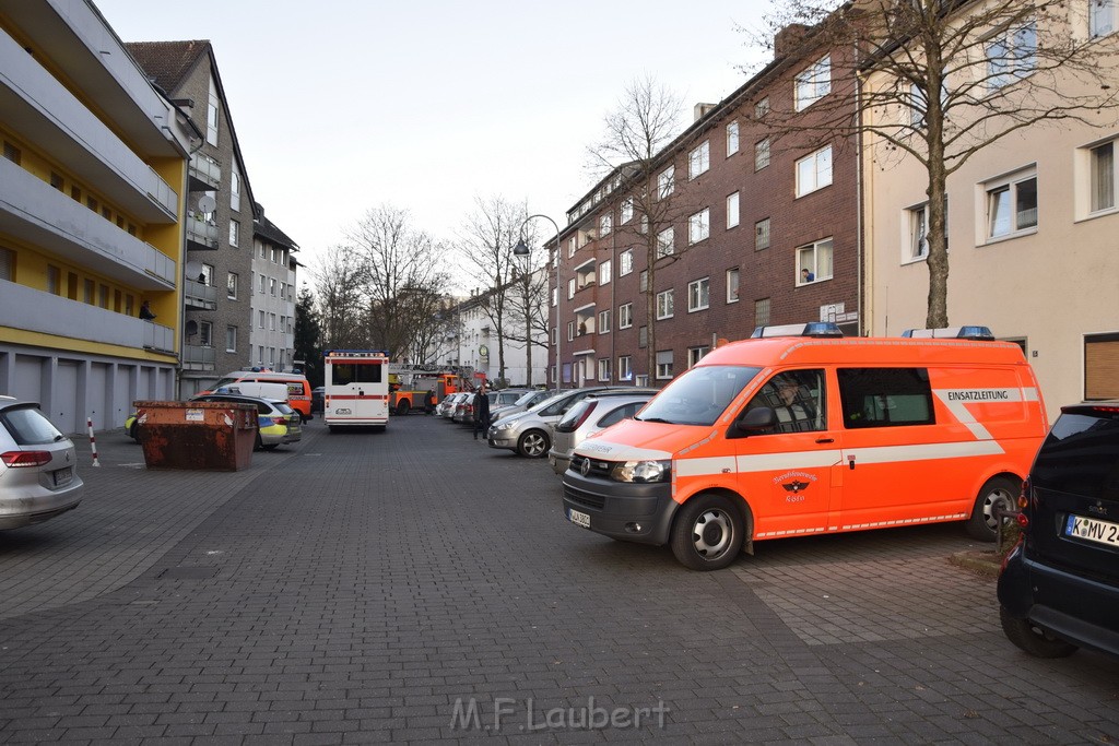 Feuer 1 Koeln Vingst Hesshofplatz P44.JPG - Miklos Laubert